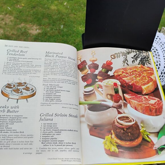 cookbook The Outdoor Cookbook by Culinary Arts Institute hardcover dated 1982 - Picture 8 of 11